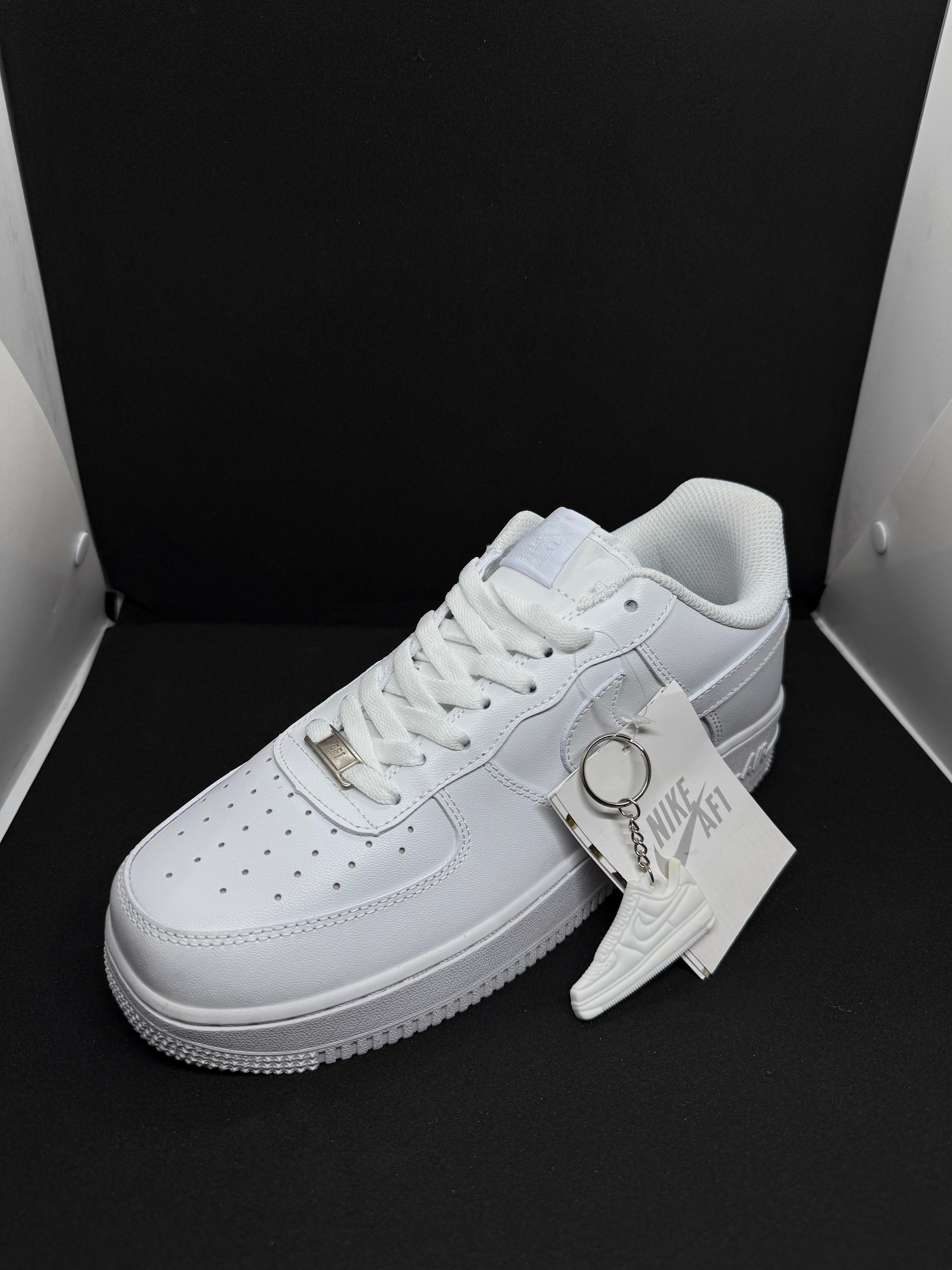 White nike airforce 1