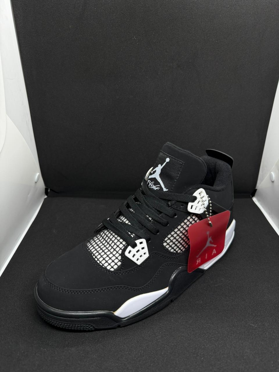 Air Jordan 4 "White Thunder"