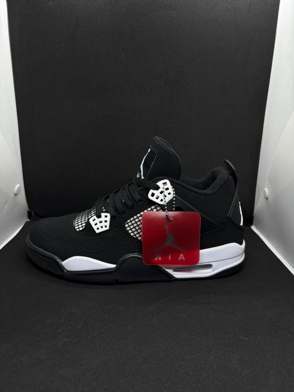 Air Jordan 4 "White Thunder"