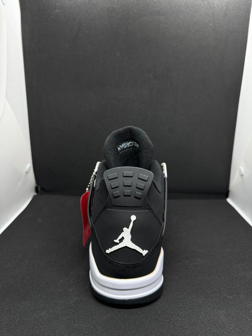 Air Jordan 4 "White Thunder"