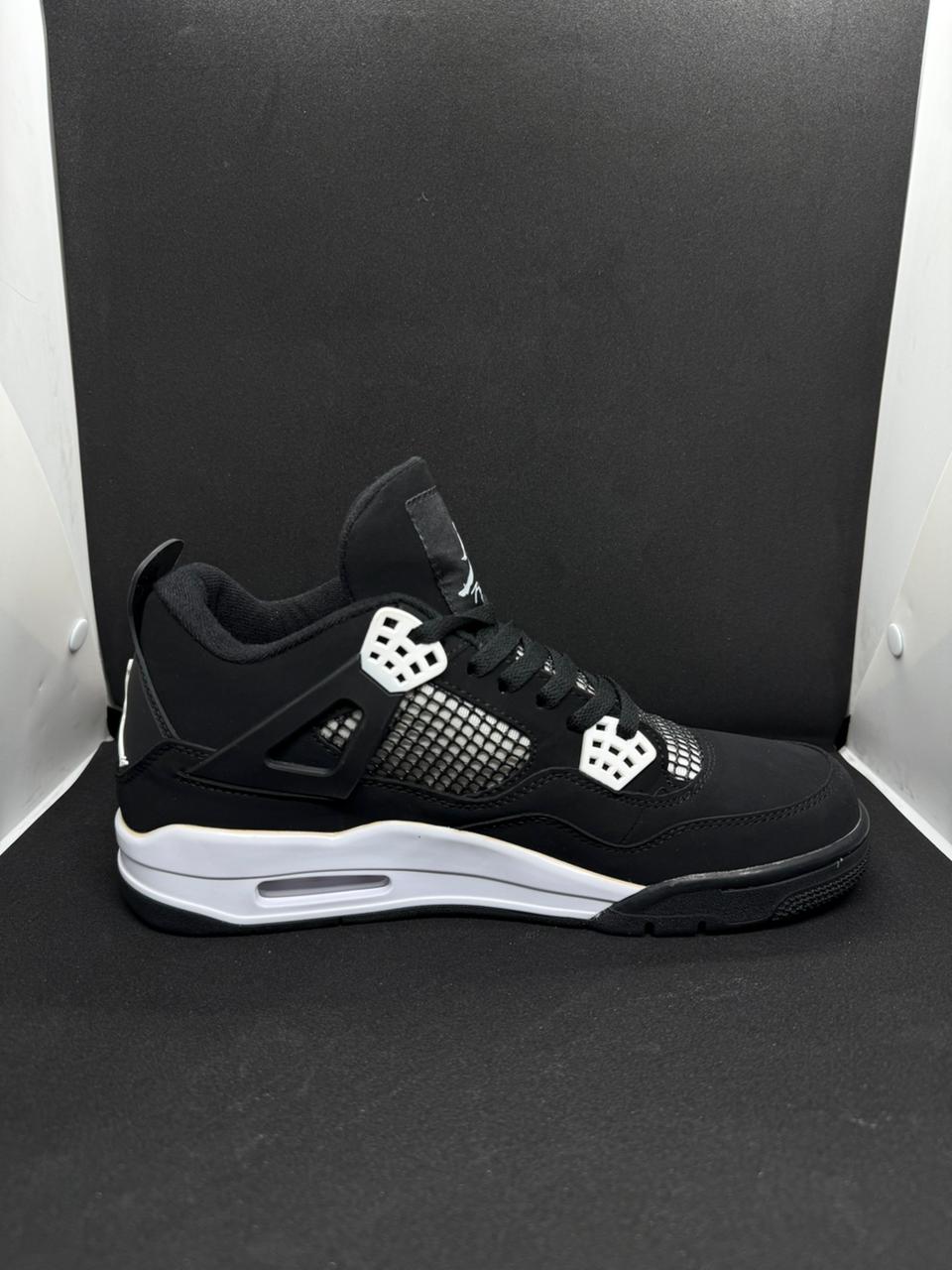 Air Jordan 4 "White Thunder"