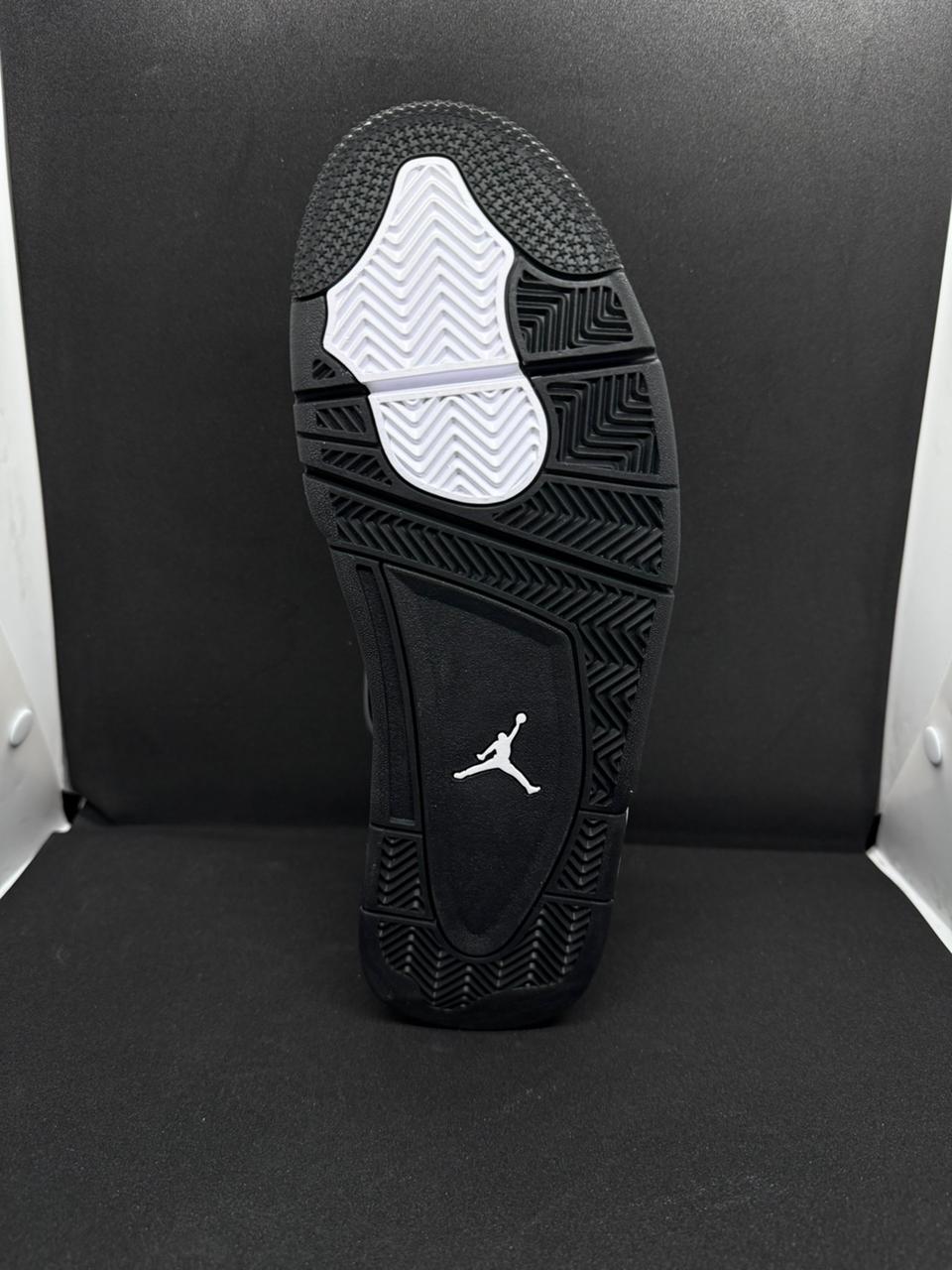 Air Jordan 4 "White Thunder"