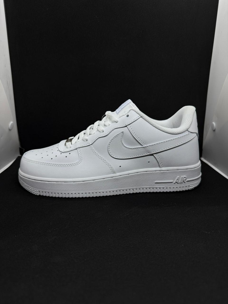 White Nike Air Force 1